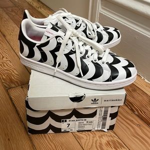 Limited edition marimekko x adidas stan smith women’s size 7 sneakers - like new